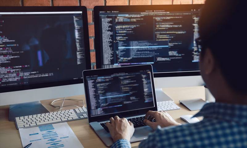 数据科学选型：R与Python如何赋能白碱滩区网站建设？